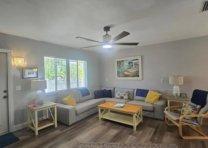 An Island Getaway At Palm Tree Villas