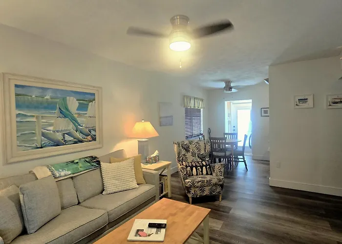 An Island Getaway At Palm Tree Villas