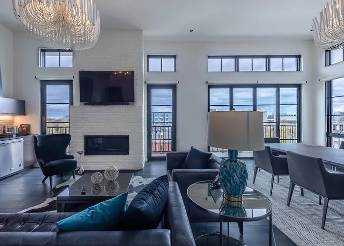 121 Hotel By Avantstay