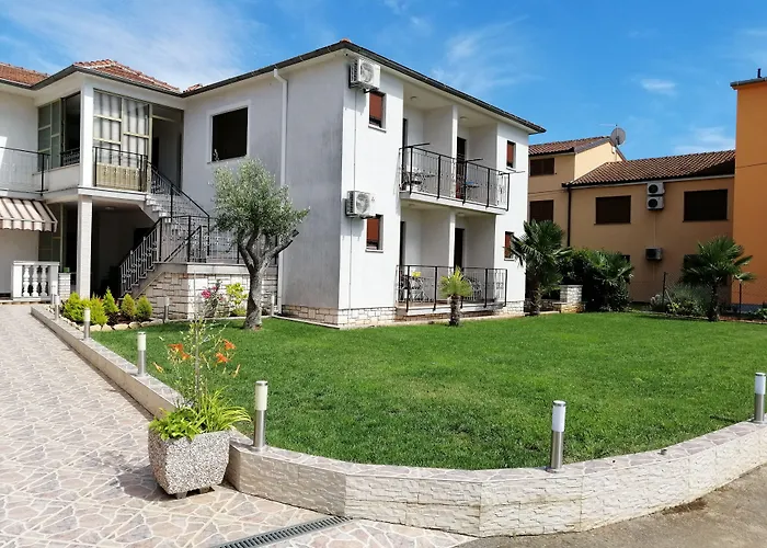 Hotel 3 stelle: Viktor Rooms And Apartments