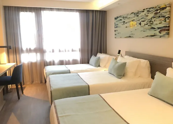 Hotel cerca del aeropuerto: Huinid Obelisco Hotel