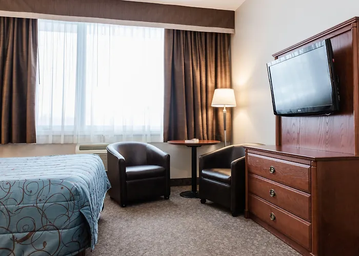 Adam'S Airport Inn