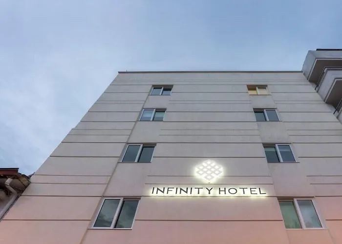 Hotel: Infinity Hotel