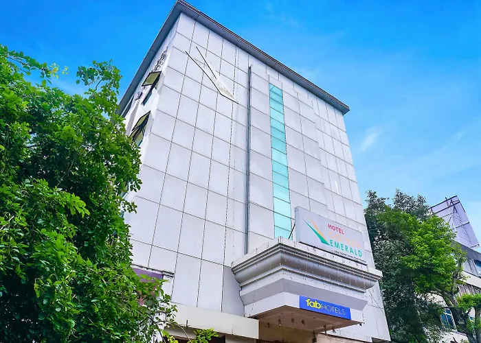 Fabhotel Prime Golden Emerald - Nr St Mary'S Church Cni