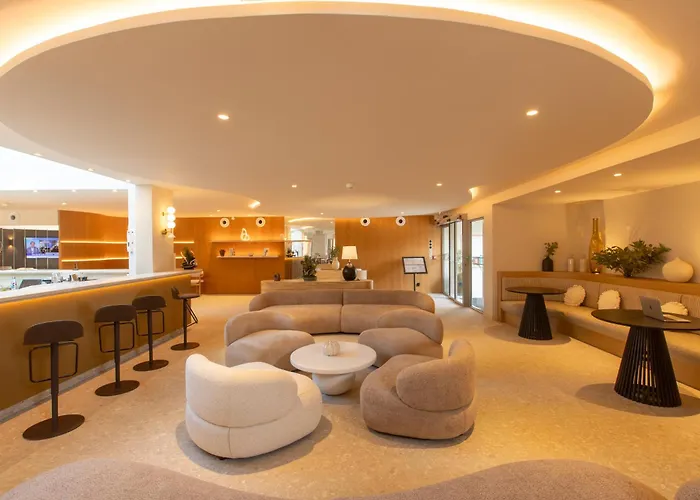 Golden Tulip Avignon Le Paradou
