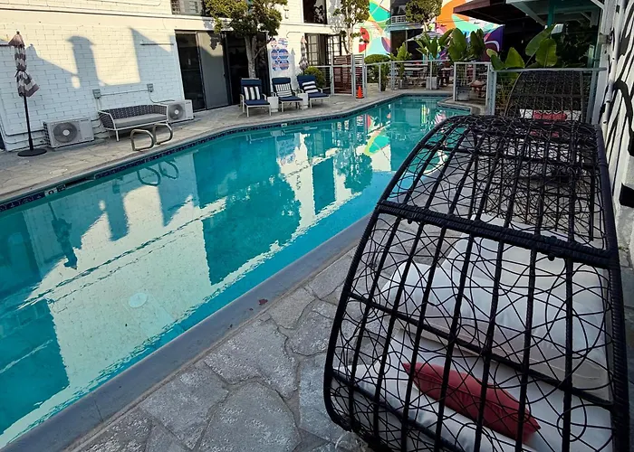Cheap hotels Park Plaza Lodge