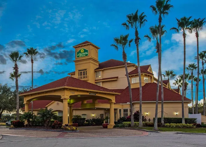La Quinta By Wyndham Airport North - On Property Food Trucks & Free Airport Shuttle!