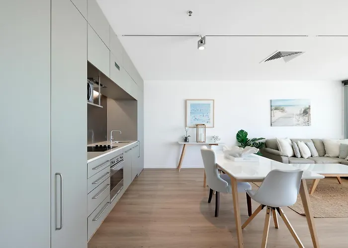 Beach Hotels Ultiqa Air On Broadbeach