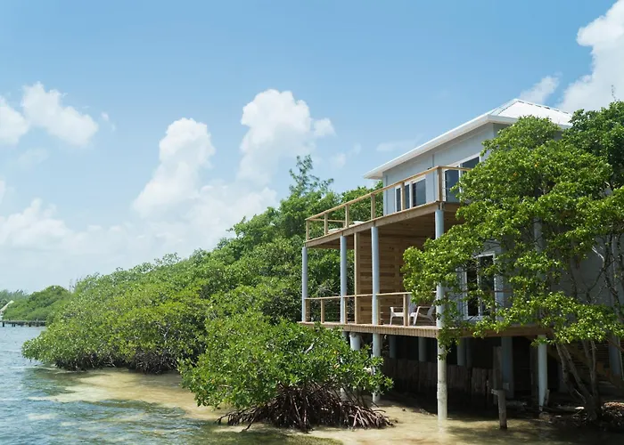 Kid friendly hotel Thatch Caye A Muy'Ono