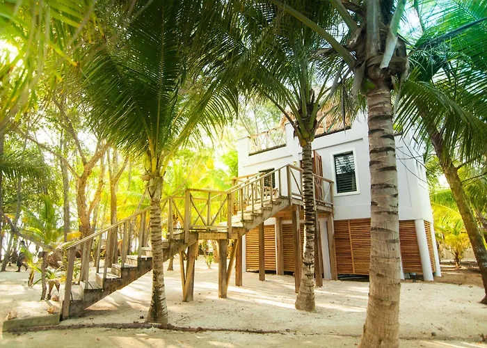 Kid friendly hotel Thatch Caye A Muy'Ono