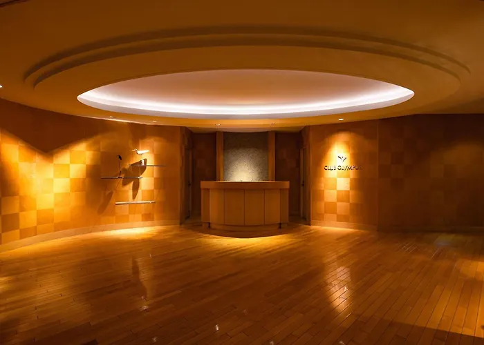 Luxury hotel only: Grand Hyatt Fukuoka