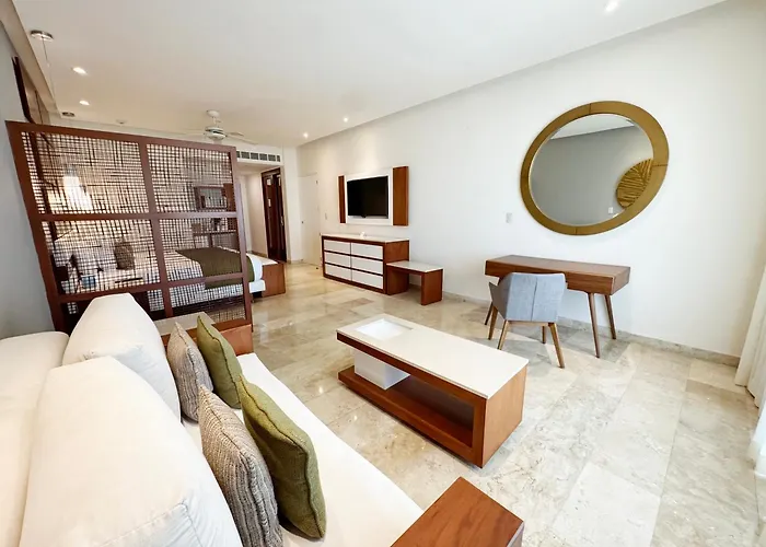 Hotel cerca del colegio: The Reef 28 Hotel & Spa (Adults Only)