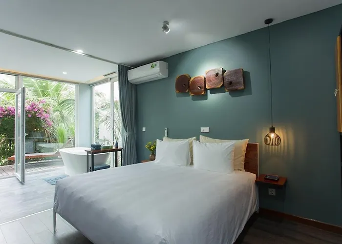 Bang Beach Chay Villas