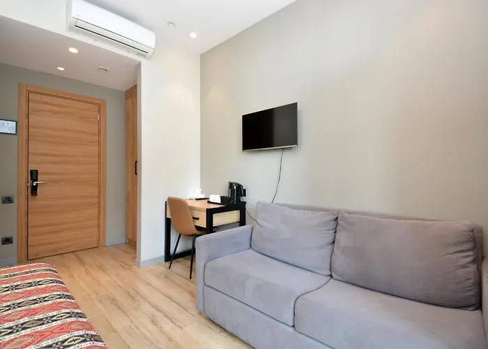 Andor Hotel