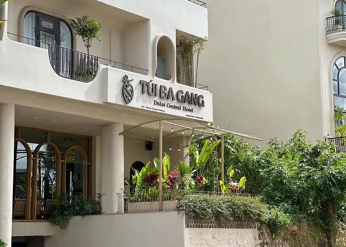 Tui Ba Gang Central Hotel