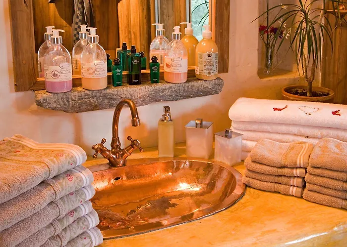 Hôtel Jacuzzi: Hôtel Les Chalets de Philippe avec Jacuzzis Privatifs