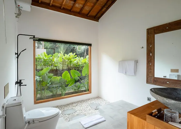Tebola Village Resort Sidemen