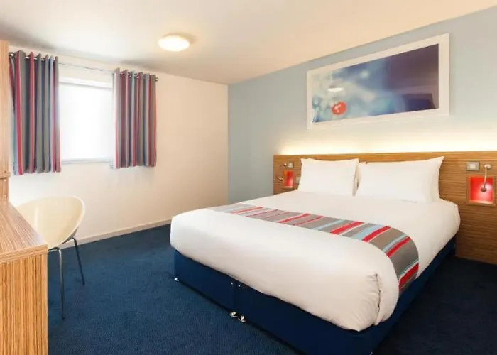 Cheap hotels Travelodge Farnborough Central