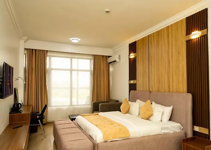 Julirose Hotel And Suites