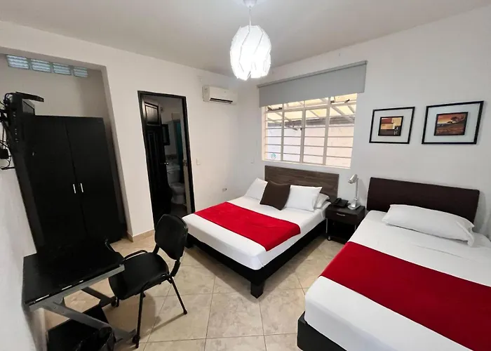 Cheap hotel: Hotel Quinta Avenida