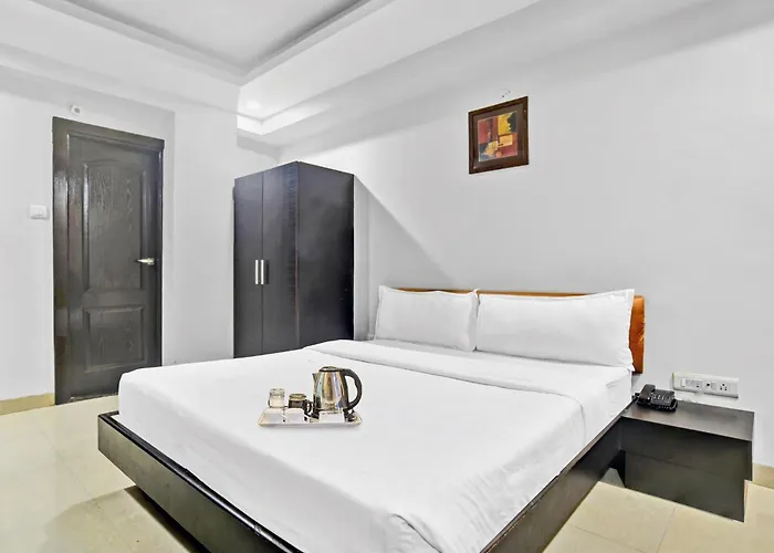 Super Townhouse Divya Palace