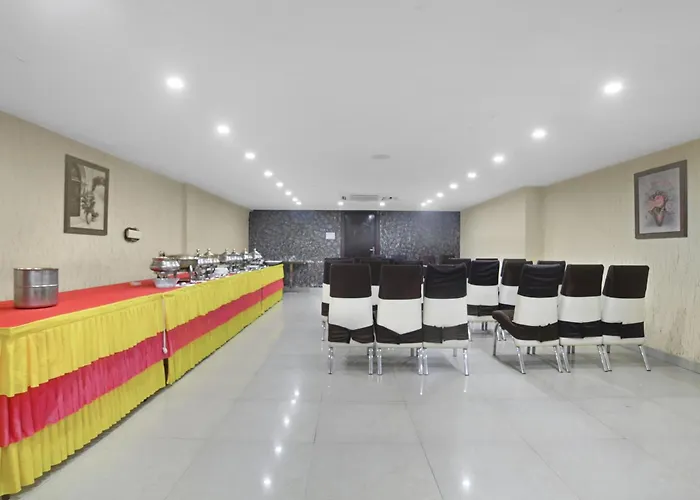 Super Townhouse Divya Palace