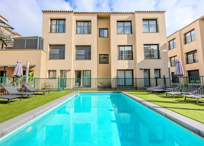 Alquiler de vacaciones: Castell Beach Aparthotel