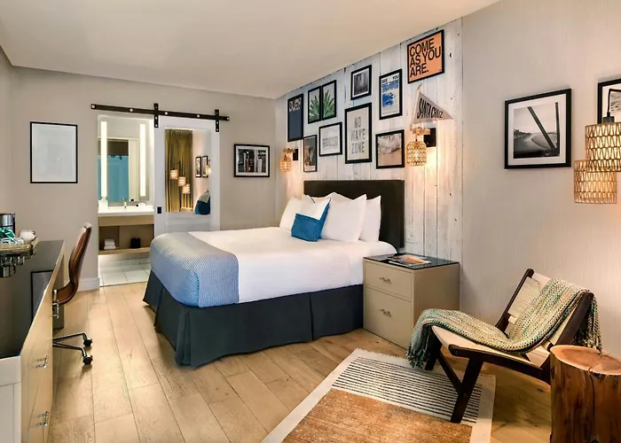 Hotel Paradox, Autograph Collection