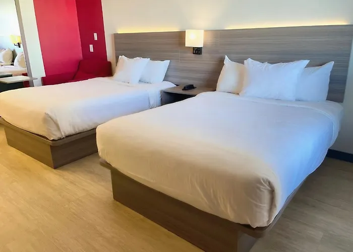 Airport Hotel: Westport Inn