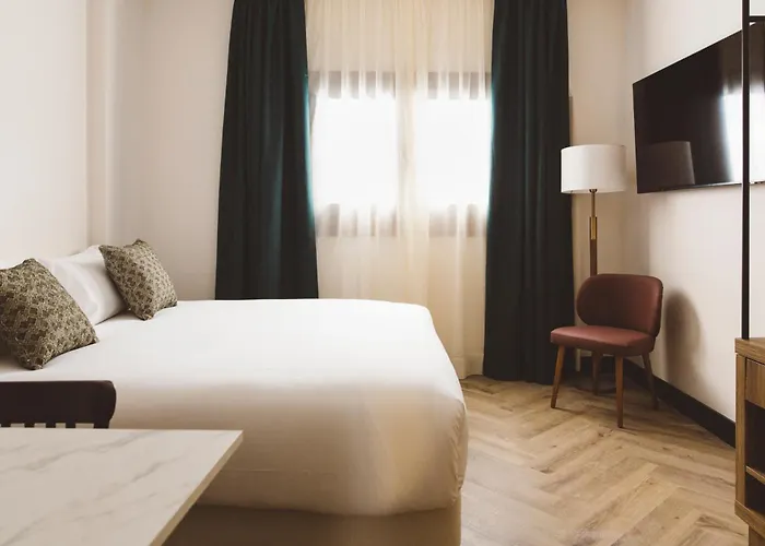 Honest Granada Hotel