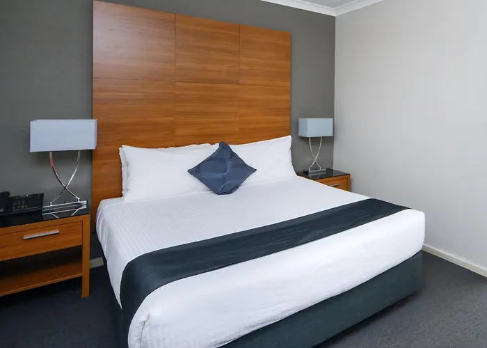 Crest On Barkly Hotel