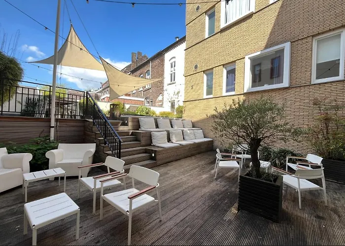 Luchthavenhotel: Kaboom Hotel Maastricht