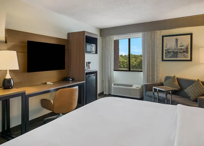 Resorts Guide Radisson Grand Rapids Riverfront