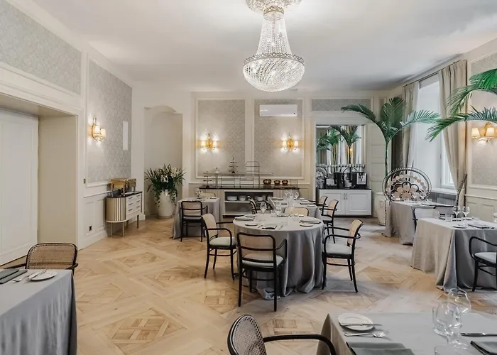 Unicus Palace Old Town - Destigo s