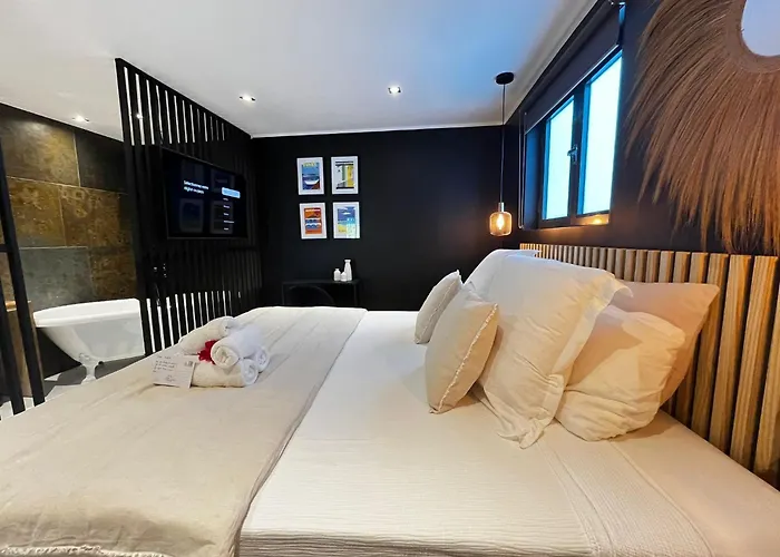 Hotels Close to Airport Pomme Cannelle Luxury Suites & Spa