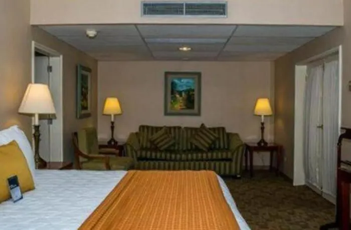 Hotel near College: Hotel Honduras Maya