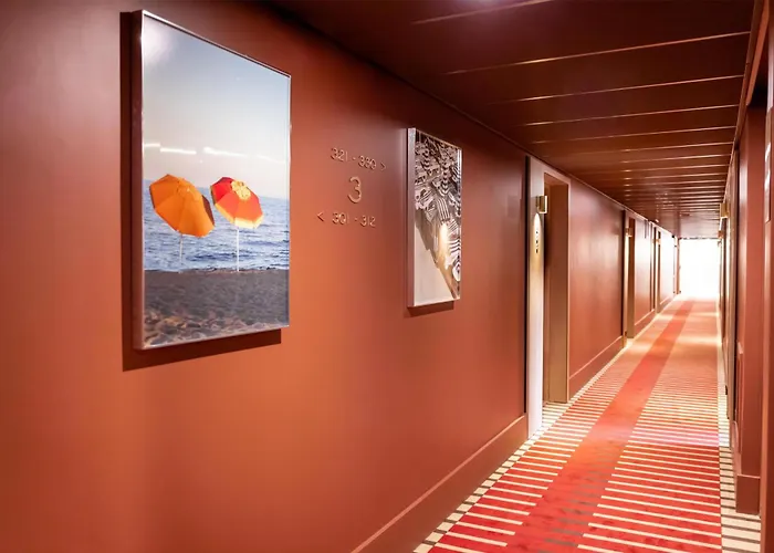 Hotel Ventura Saint-Tropez, Tapestry Collection By Hilton