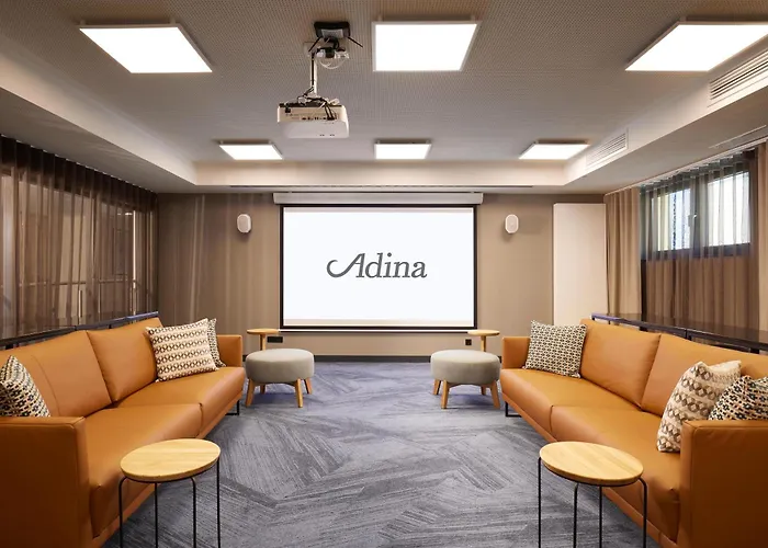 Hotel with pool: Adina Apartment Hotel Dusseldorf