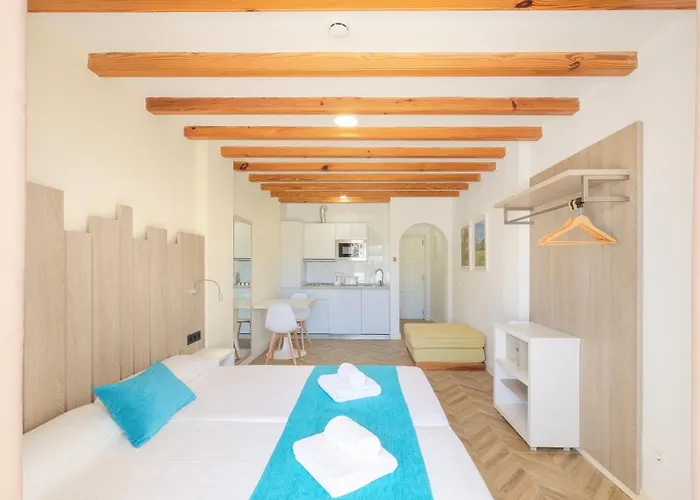 azuLine Apartamentos Can Sanso