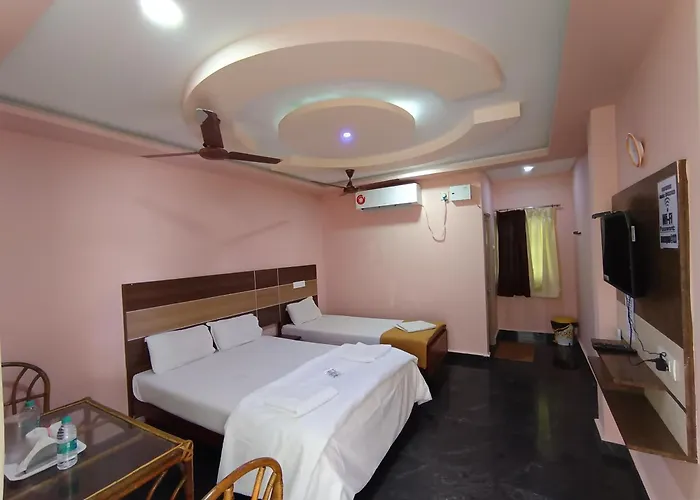 Central hotel: Sri Murugan Beach Paradise Hotel