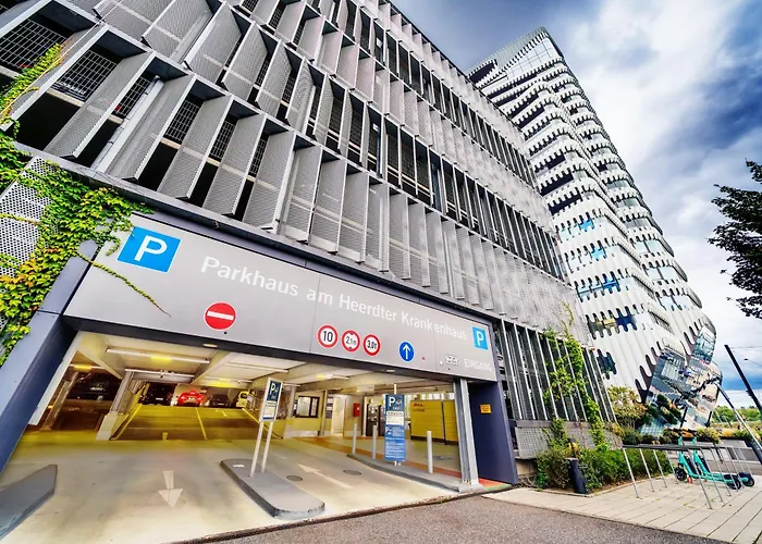 The Zipper Hotel Und Apartments