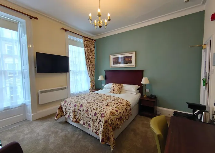 Cheap hotel: Sleeping Bear Hotels Dorchester
