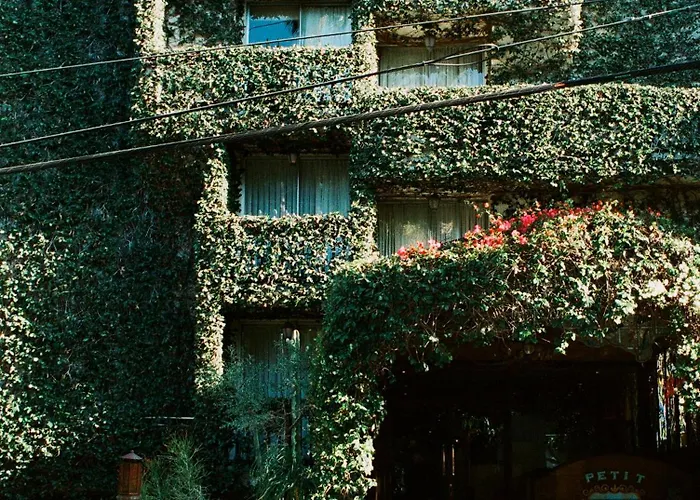 Petit Ermitage (Adults Only)