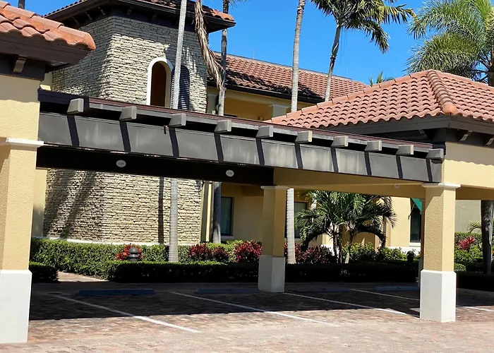 Naples Bay Resort&Marina