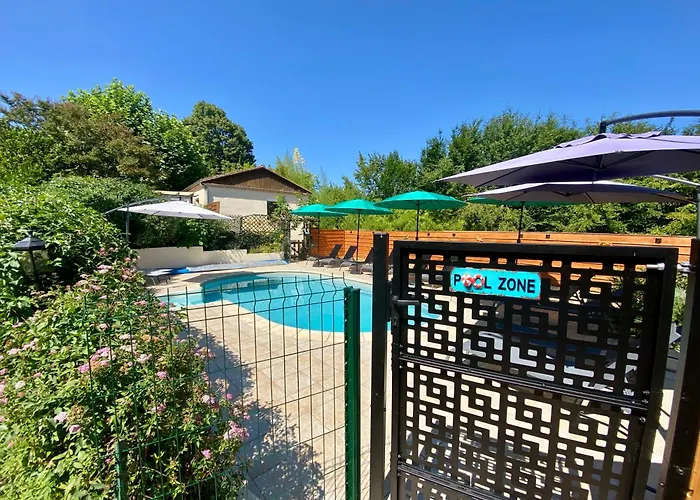Domaine Ô Clair de Lune - Chambres d'Hôtes et Gîtes à Sarlat - Accès Cité Médiévale 5 minutes à pied - Parking - SPA&Massages en option - Piscine de saison