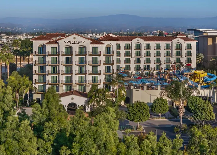 Waterpark hotels Courtyard By Marriott Anaheim Theme Park Entrance