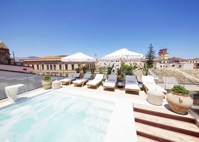 Hot Tub in Room Casa Nostra Luxury Suites & Spa