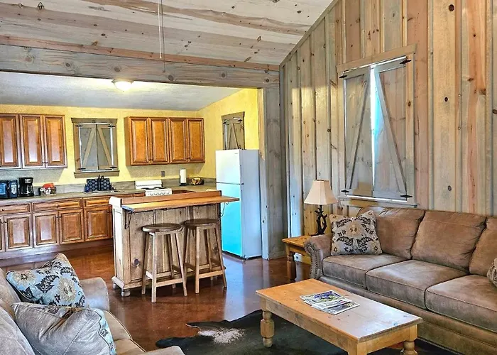Breezy Hills Cottages - Hill Top Cottage