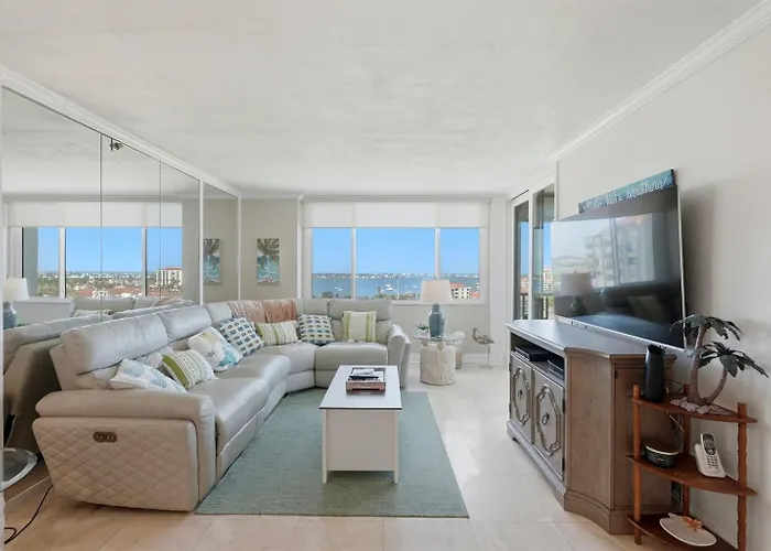 Waterfront Isla Del Sol Condo W Balcony & Pool