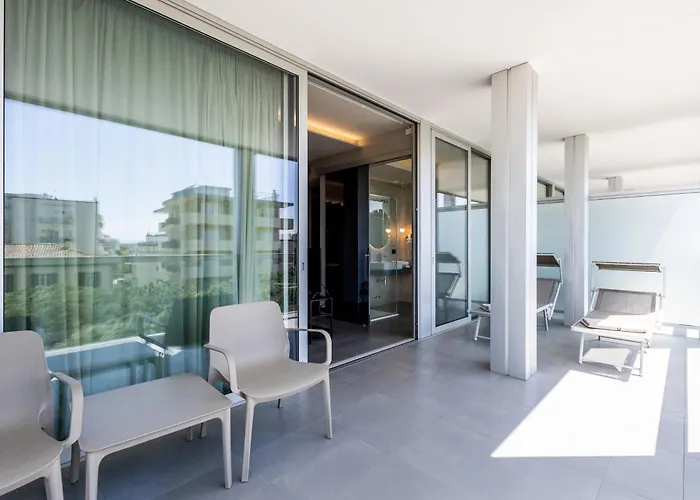 Waldorf Suite Hotel